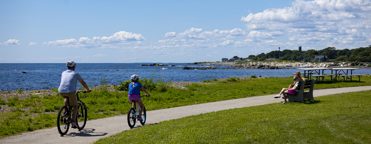 father_daughter_cycling_at_odiorne_point_state_park_tidepool