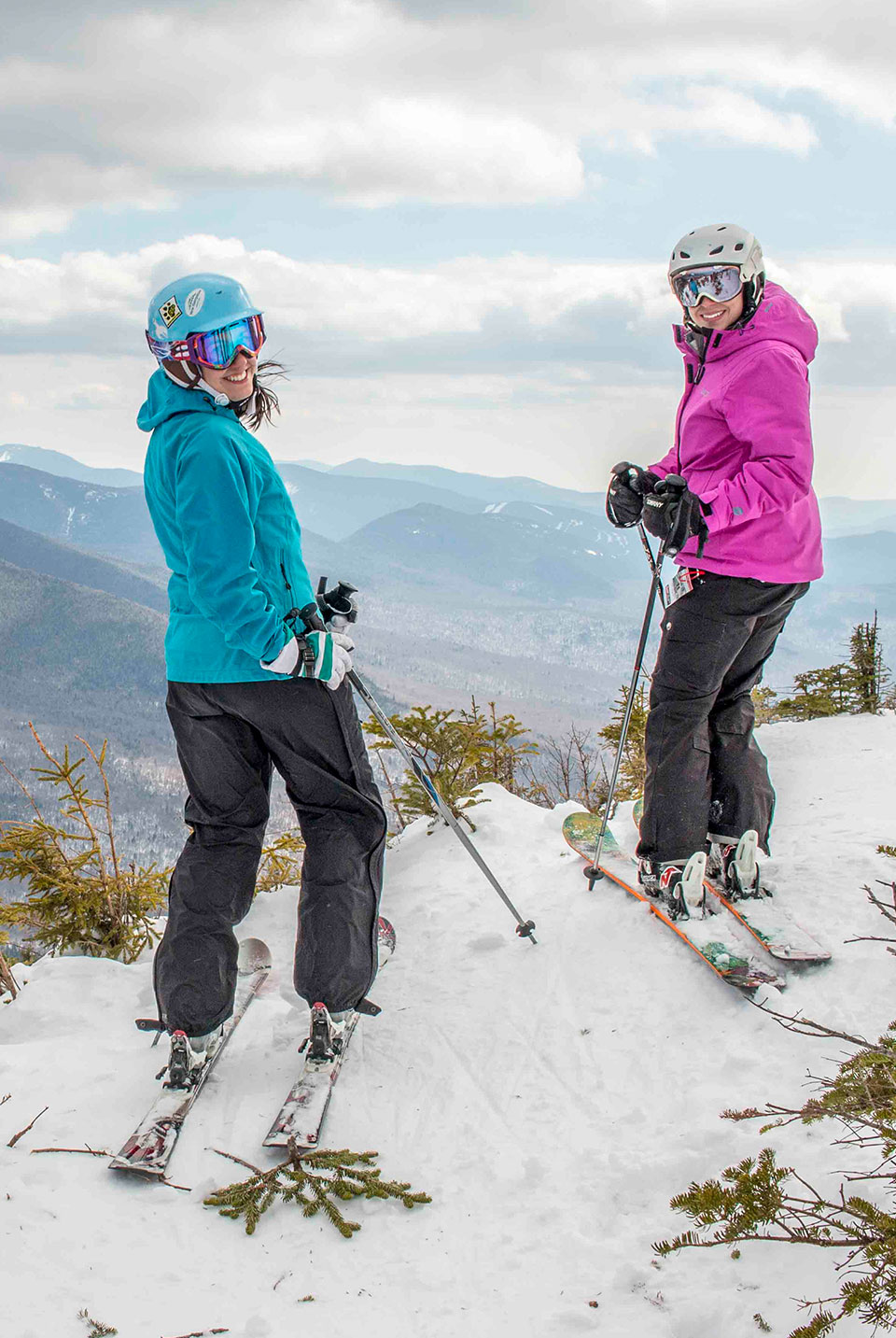 Women skiing at Cannon Mountain