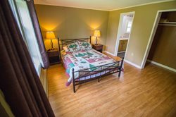 coleman-estates_lodge_bedroom.JPG