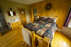 coleman_lodge_marten_room_bed-2023.jpg